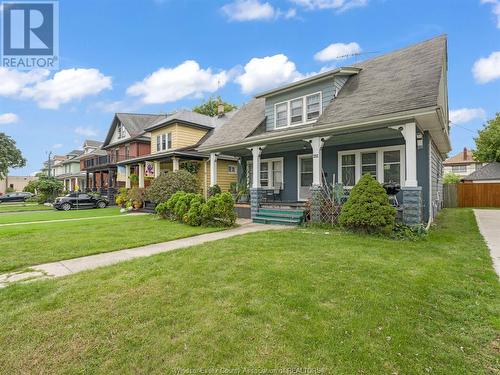 211 Oak, Windsor, ON - Outdoor With Facade