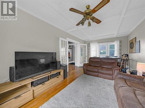 211 Oak, Windsor, ON - Indoor Photo Showing Living Room