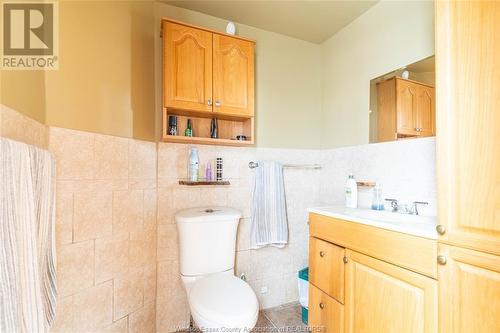 3158 Sandwich Street, Windsor, ON - Indoor Photo Showing Bathroom