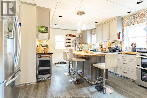 3158 Sandwich Street, Windsor, ON - Indoor Photo Showing Kitchen