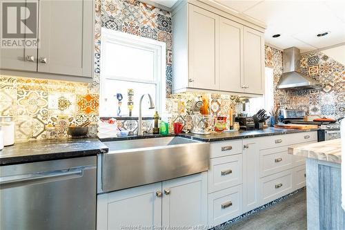 3158 Sandwich Street, Windsor, ON - Indoor Photo Showing Kitchen With Upgraded Kitchen