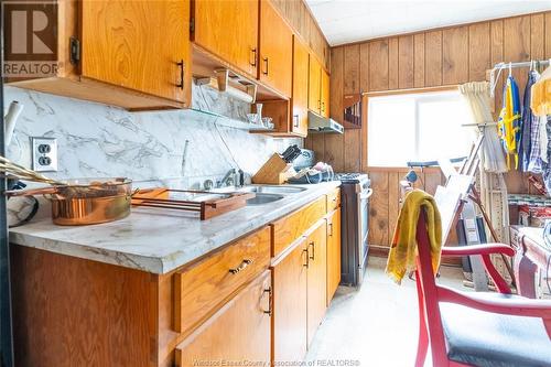 3158 Sandwich Street, Windsor, ON - Indoor Photo Showing Kitchen