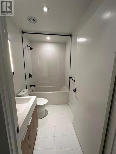 1003 - 117 Broadway Avenue, Toronto, ON - Indoor Photo Showing Bathroom