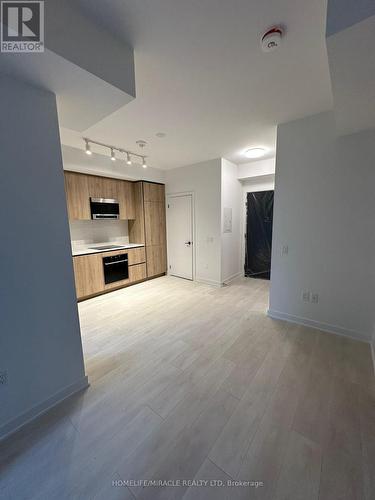 1003 - 117 Broadway Avenue, Toronto, ON - Indoor Photo Showing Kitchen