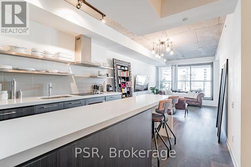 610 - 560 King Street W, Toronto, ON - Indoor Photo Showing Kitchen