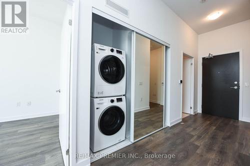 311 - 60 Honeycrisp Crescent, Vaughan, ON - Indoor Photo Showing Laundry Room