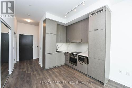 311 - 60 Honeycrisp Crescent, Vaughan, ON - Indoor Photo Showing Kitchen With Upgraded Kitchen