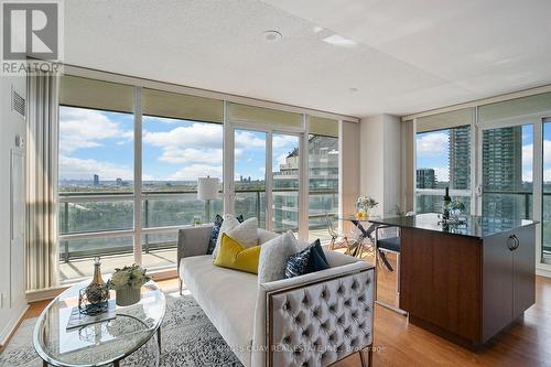 2904 - 2240 Lake Shore Boulevard W, Toronto, ON - Indoor Photo Showing Living Room