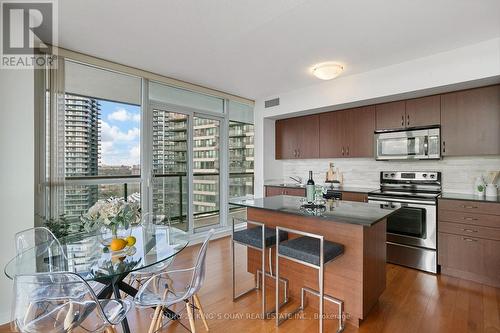 2904 - 2240 Lake Shore Boulevard W, Toronto, ON - Indoor Photo Showing Kitchen