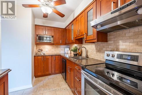 201 - 975 Warwick Court, Burlington, ON - Indoor Photo Showing Kitchen