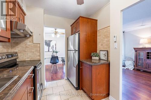 201 - 975 Warwick Court, Burlington, ON - Indoor Photo Showing Kitchen