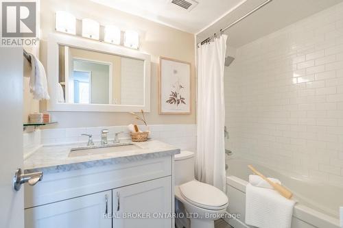 201 - 975 Warwick Court, Burlington, ON - Indoor Photo Showing Bathroom