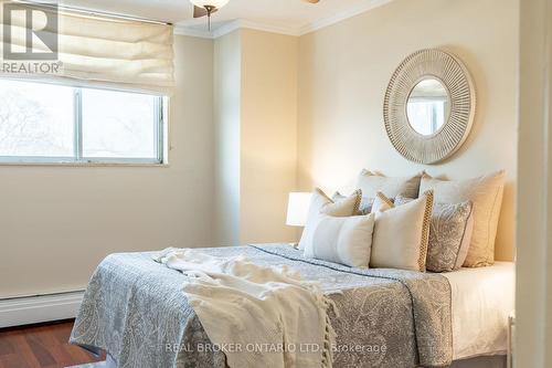 201 - 975 Warwick Court, Burlington, ON - Indoor Photo Showing Bedroom