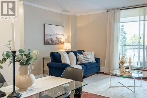 201 - 975 Warwick Court, Burlington, ON - Indoor Photo Showing Living Room