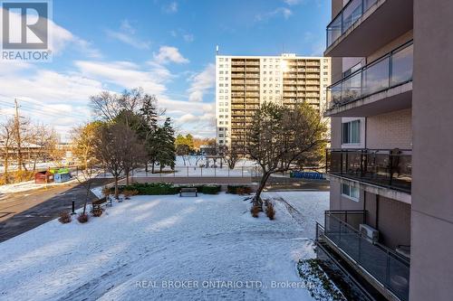 201 - 975 Warwick Court, Burlington, ON - Outdoor