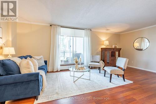 201 - 975 Warwick Court, Burlington, ON - Indoor Photo Showing Living Room