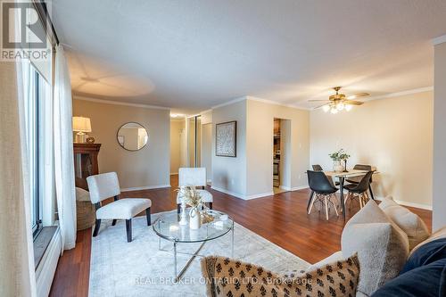 201 - 975 Warwick Court, Burlington, ON - Indoor Photo Showing Living Room