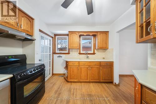 32 Collingdon Drive, Brantford, ON - Indoor Photo Showing Kitchen