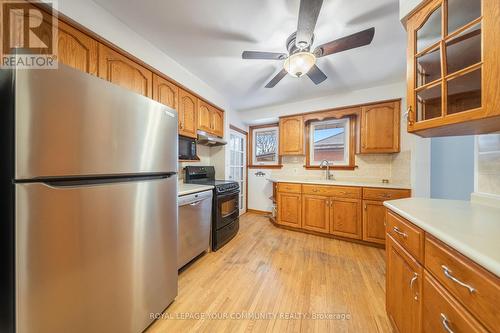 32 Collingdon Drive, Brantford, ON - Indoor Photo Showing Kitchen