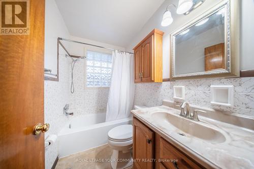 32 Collingdon Drive, Brantford, ON - Indoor Photo Showing Bathroom