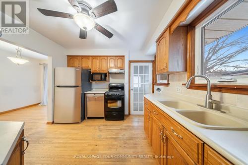 32 Collingdon Drive, Brantford, ON - Indoor Photo Showing Kitchen With Double Sink