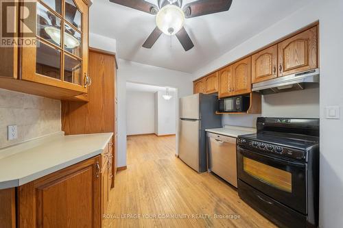 32 Collingdon Drive, Brantford, ON - Indoor Photo Showing Kitchen