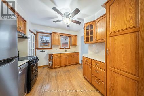 32 Collingdon Drive, Brantford, ON - Indoor Photo Showing Kitchen