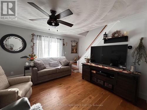 11 Cain Avenue, Kapuskasing, ON - Indoor Photo Showing Living Room