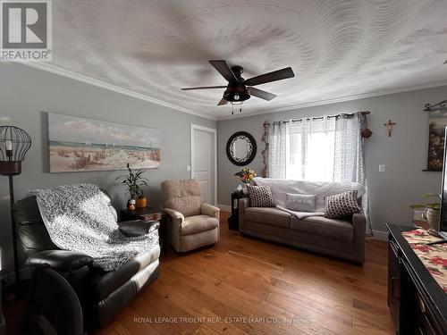 11 Cain Avenue, Kapuskasing, ON - Indoor Photo Showing Living Room