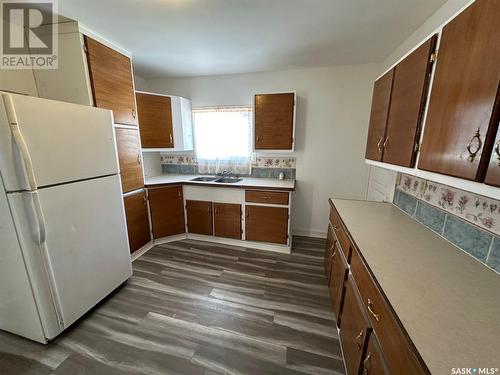 777 Coteau Street W, Moose Jaw, SK - Indoor Photo Showing Kitchen With Double Sink