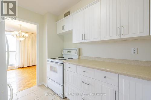 1006 - 15 Towering Heights Boulevard, St. Catharines (461 - Glendale/Glenridge), ON - Indoor Photo Showing Kitchen