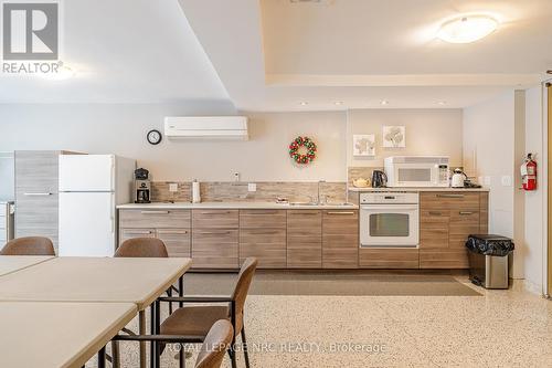 1006 - 15 Towering Heights Boulevard, St. Catharines (461 - Glendale/Glenridge), ON - Indoor Photo Showing Kitchen