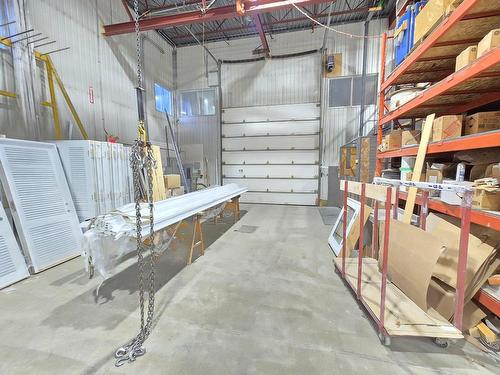 Shipping (door/dock) - 450 Rue Sicard, Mascouche, QC - Indoor Photo Showing Garage