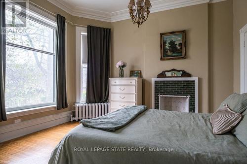 347 Queen Street S, Hamilton, ON - Indoor Photo Showing Bedroom