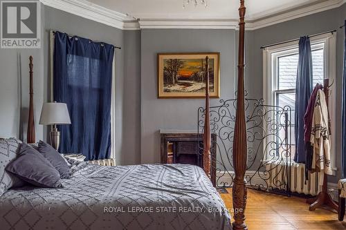 347 Queen Street S, Hamilton, ON - Indoor Photo Showing Bedroom