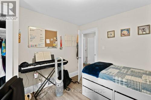 33 Cline Avenue N, Hamilton, ON - Indoor Photo Showing Bedroom