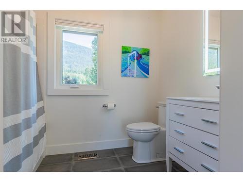 6459 Erindale Road, Nelson, BC - Indoor Photo Showing Bathroom