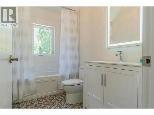 6459 Erindale Road, Nelson, BC - Indoor Photo Showing Bathroom