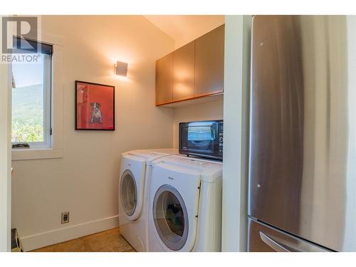 6459 Erindale Road, Nelson, BC - Indoor Photo Showing Laundry Room