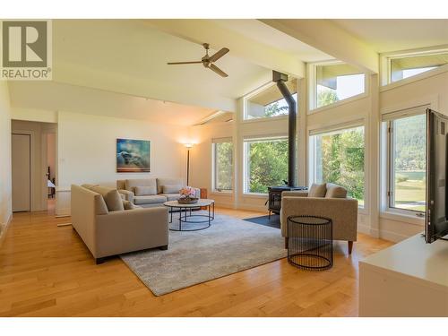 6459 Erindale Road, Nelson, BC - Indoor Photo Showing Living Room