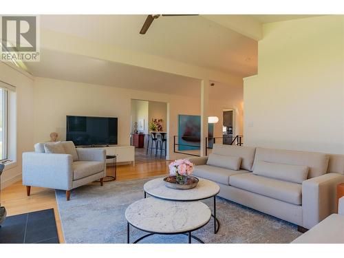 6459 Erindale Road, Nelson, BC - Indoor Photo Showing Living Room