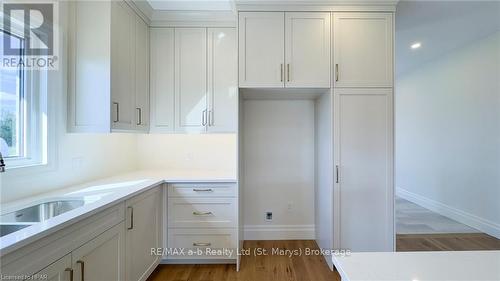 21 Orchard Drive, Stratford (Ellice), ON - Indoor Photo Showing Kitchen