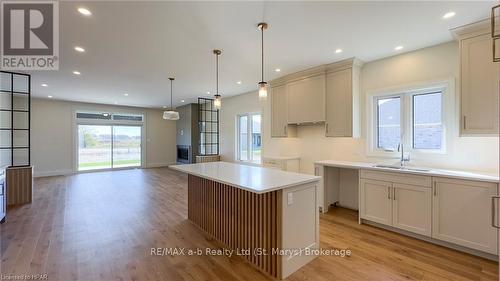 21 Orchard Drive, Stratford (Ellice), ON - Indoor Photo Showing Kitchen With Upgraded Kitchen