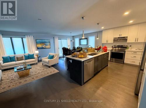 292 Gillis Avenue, Cornwall, ON - Indoor Photo Showing Kitchen With Double Sink