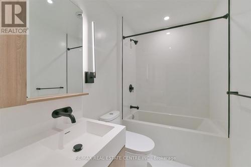 1406 - 117 Broadway Avenue, Toronto, ON - Indoor Photo Showing Bathroom