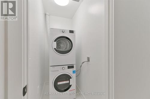 1406 - 117 Broadway Avenue, Toronto, ON - Indoor Photo Showing Laundry Room