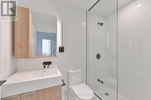 1406 - 117 Broadway Avenue, Toronto, ON - Indoor Photo Showing Bathroom