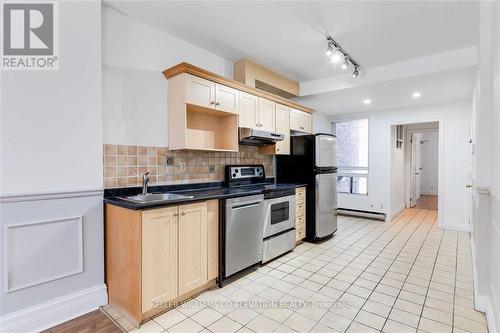 2 - 41 Mutual Street, Toronto, ON - Indoor Photo Showing Kitchen