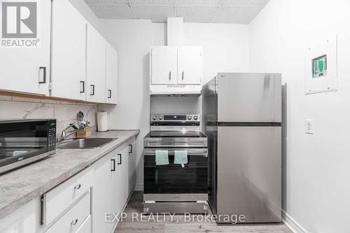 344.5 Richmond Street, London, ON - Indoor Photo Showing Kitchen