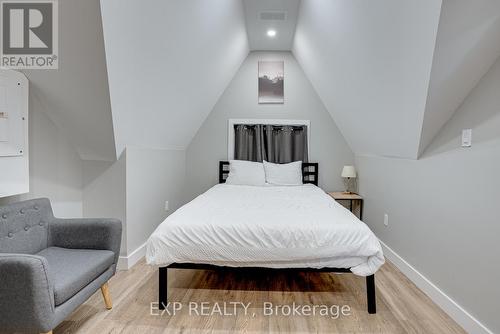 4 - 102 Wellington Street N, Hamilton, ON - Indoor Photo Showing Bedroom